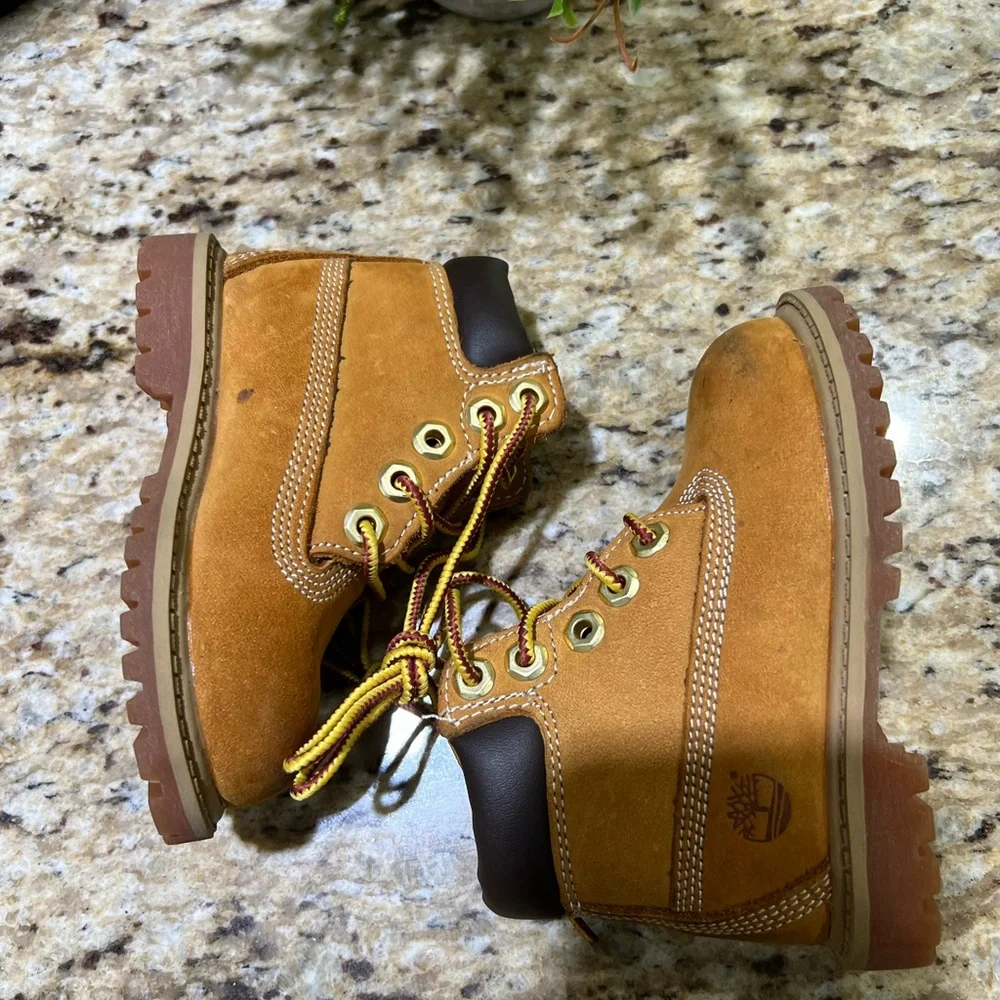 Timberland Tan and Brown Leather Boots with Rugged Sole 5M